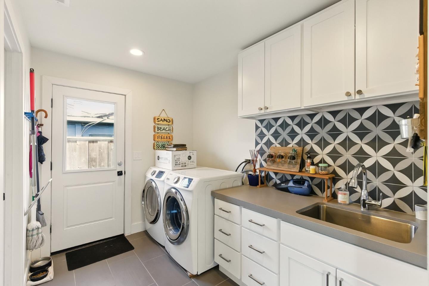 Detail Gallery Image 31 of 36 For 301 25th Ave, Santa Cruz,  CA 95062 - 3 Beds | 3 Baths