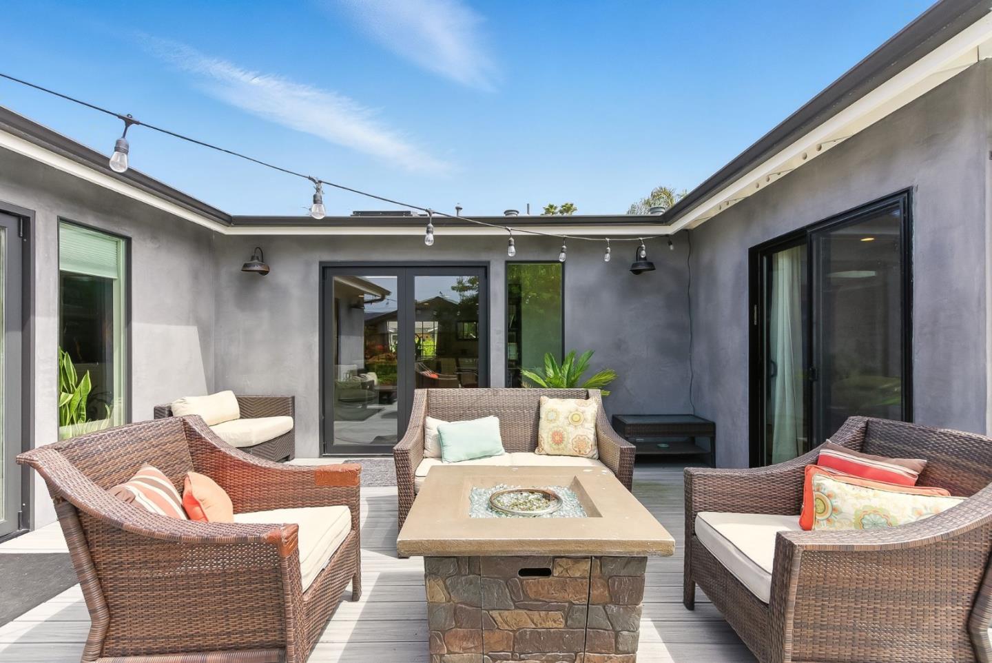Detail Gallery Image 7 of 36 For 301 25th Ave, Santa Cruz,  CA 95062 - 3 Beds | 3 Baths