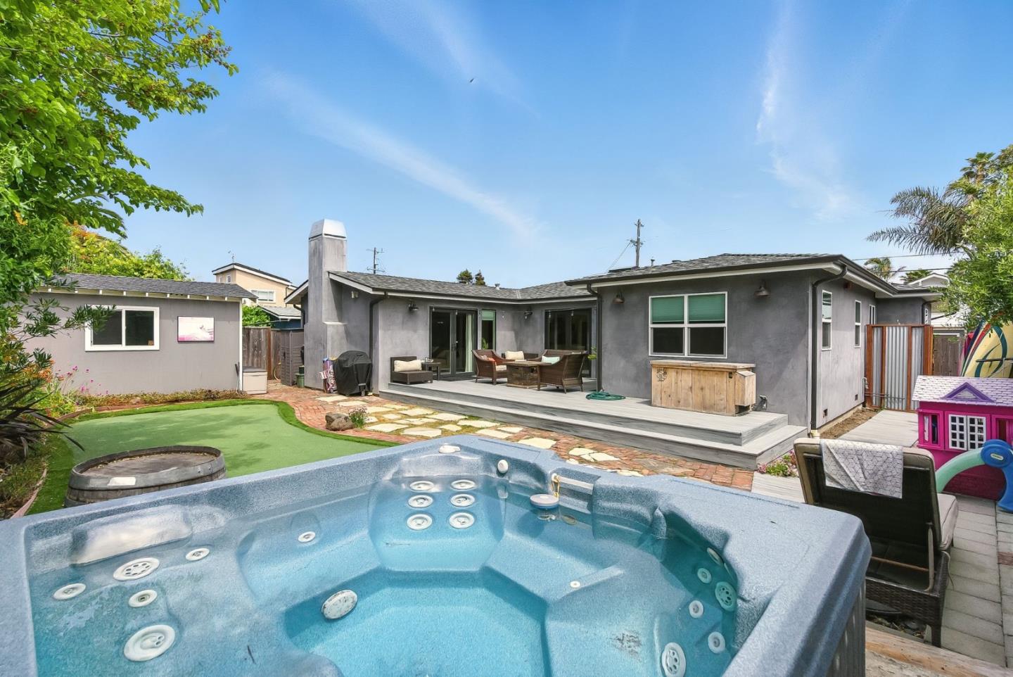Detail Gallery Image 8 of 36 For 301 25th Ave, Santa Cruz,  CA 95062 - 3 Beds | 3 Baths