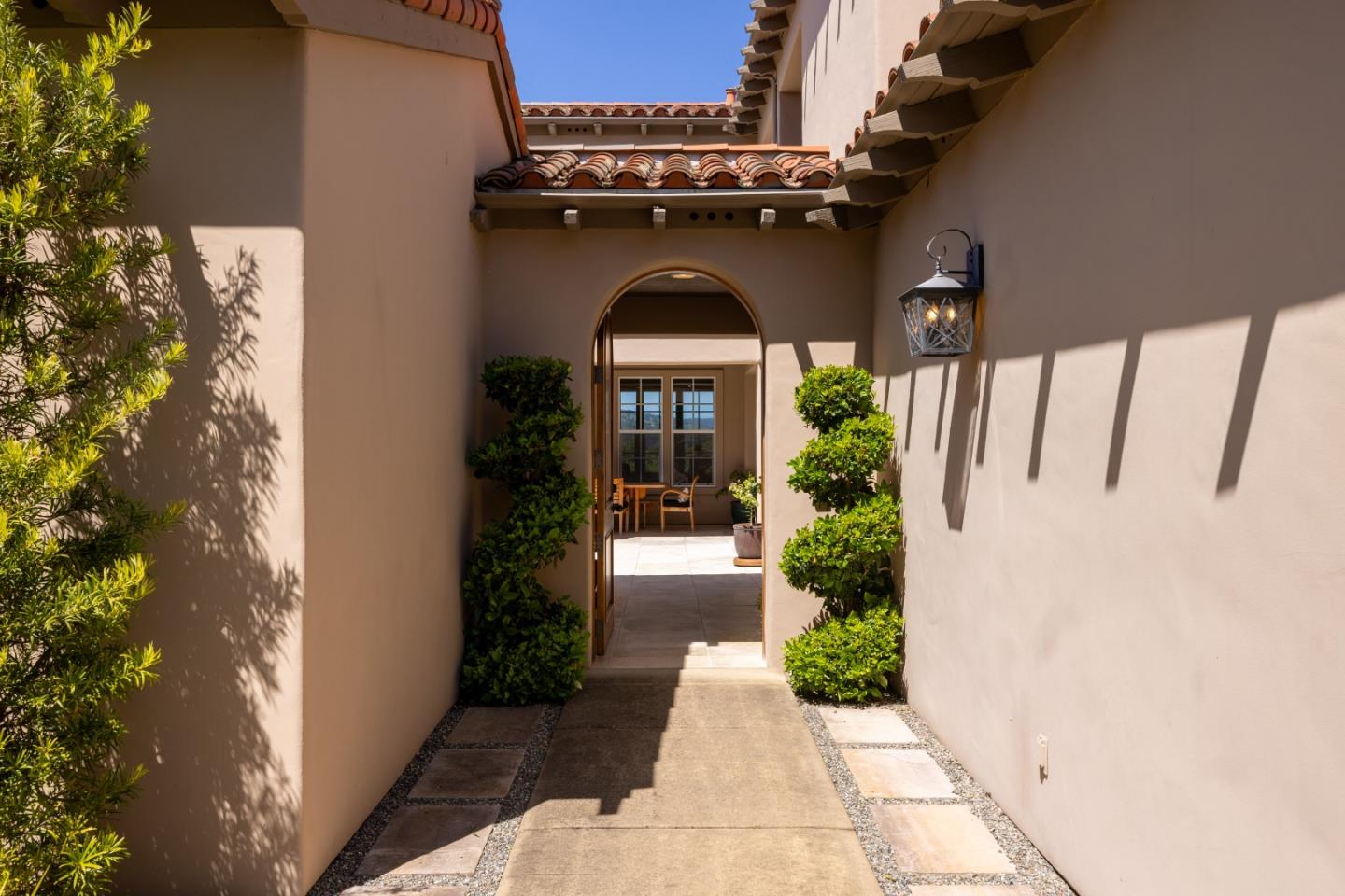 Detail Gallery Image 2 of 30 For 200 Mirasol Way, Monterey,  CA 93940 - 4 Beds | 4/1 Baths