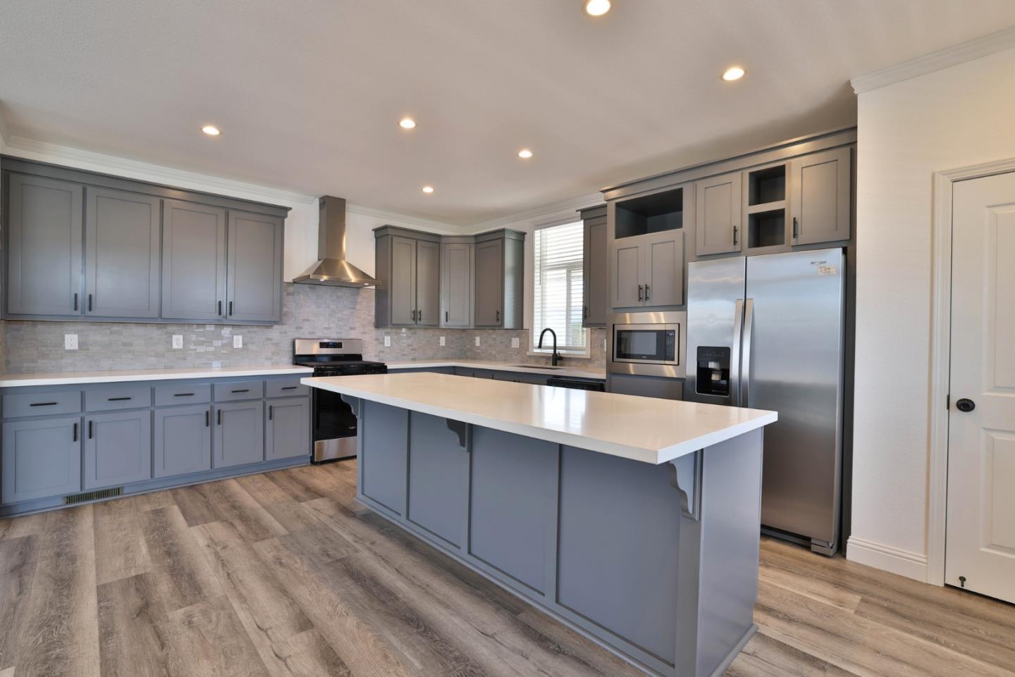 Detail Gallery Image 6 of 32 For 513 Olivian Dr #513,  San Jose,  CA 95123 - 3 Beds | 2 Baths