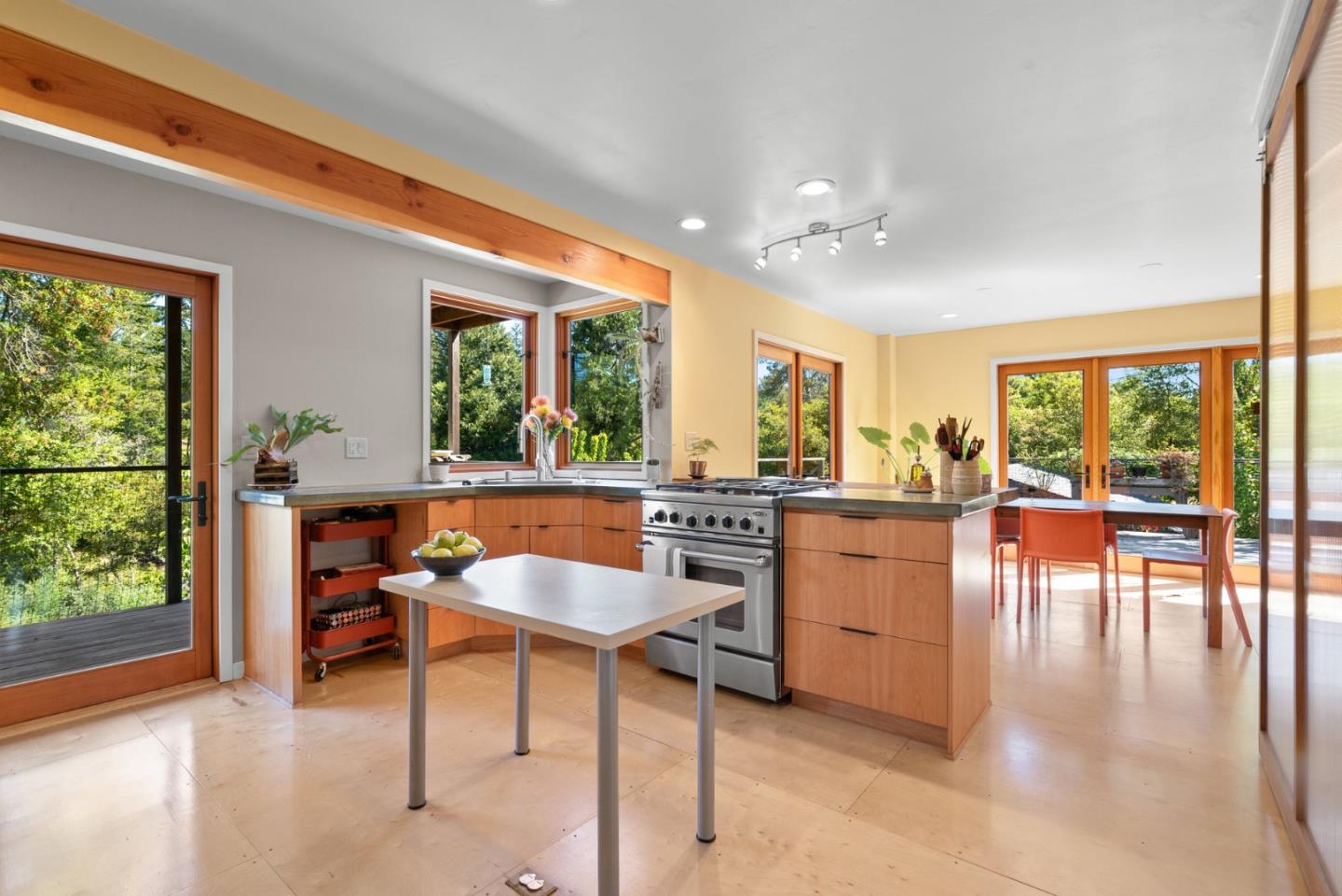 Detail Gallery Image 13 of 91 For 280 Azalea Ln, Santa Cruz,  CA 95060 - 3 Beds | 2/1 Baths