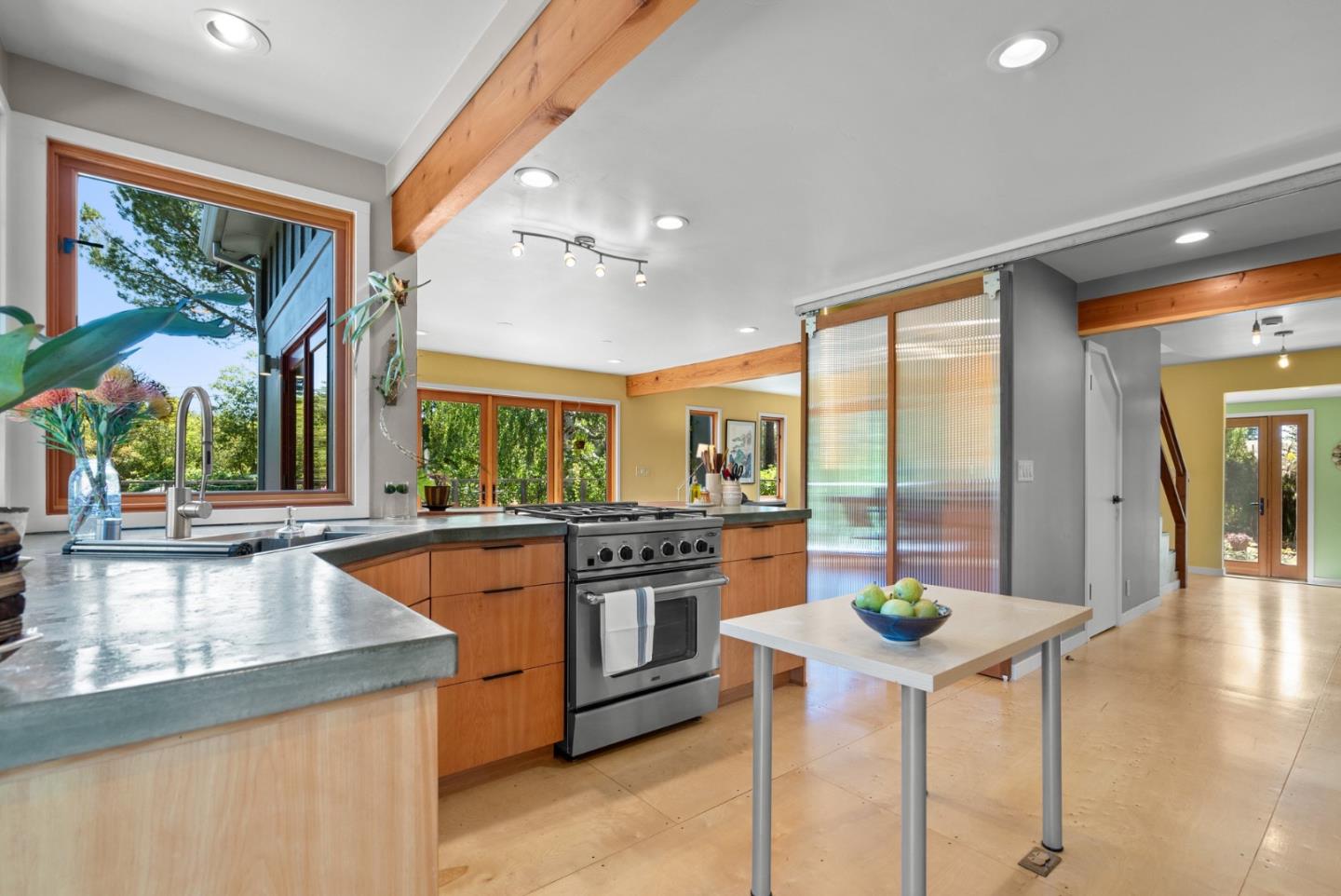 Detail Gallery Image 18 of 91 For 280 Azalea Ln, Santa Cruz,  CA 95060 - 3 Beds | 2/1 Baths