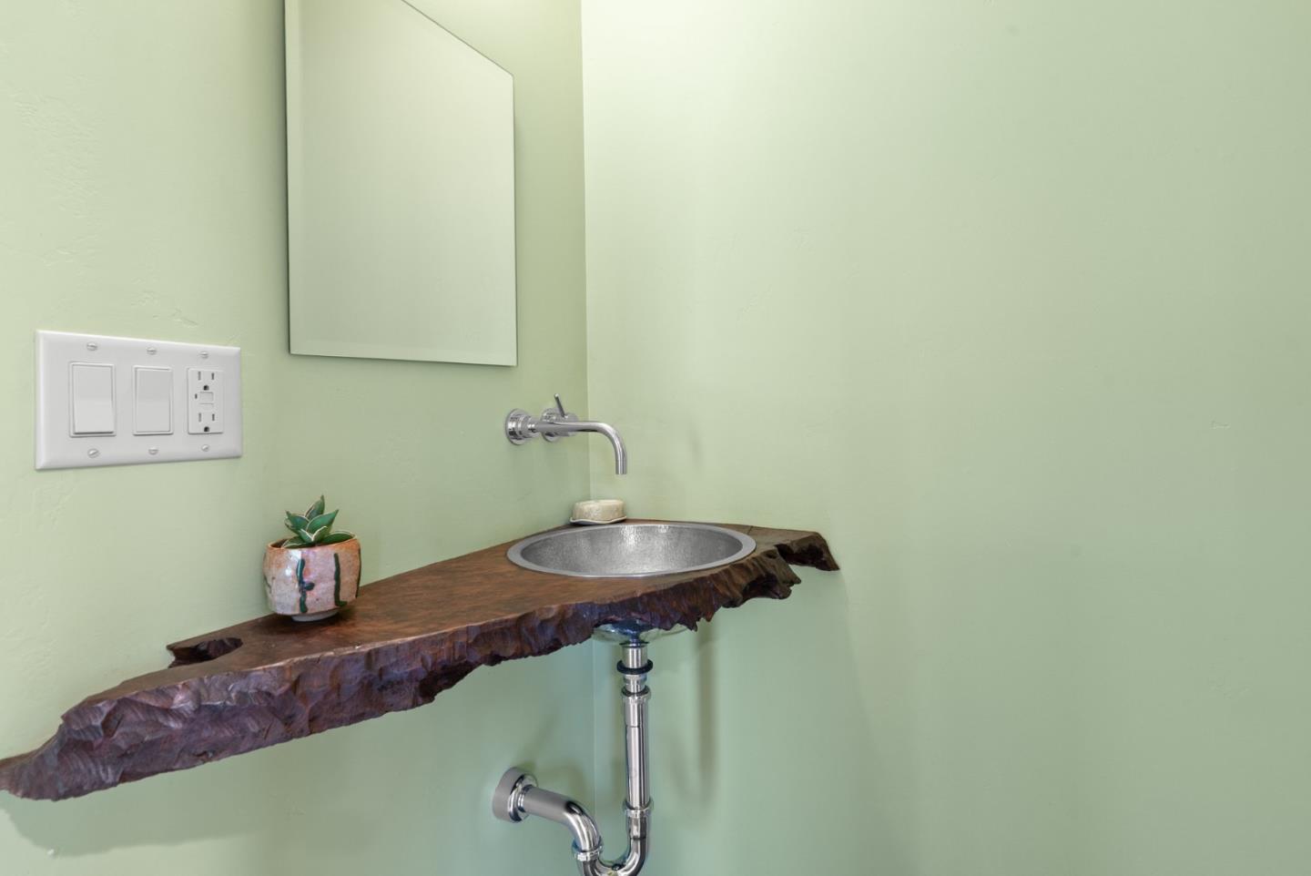 Detail Gallery Image 21 of 91 For 280 Azalea Ln, Santa Cruz,  CA 95060 - 3 Beds | 2/1 Baths