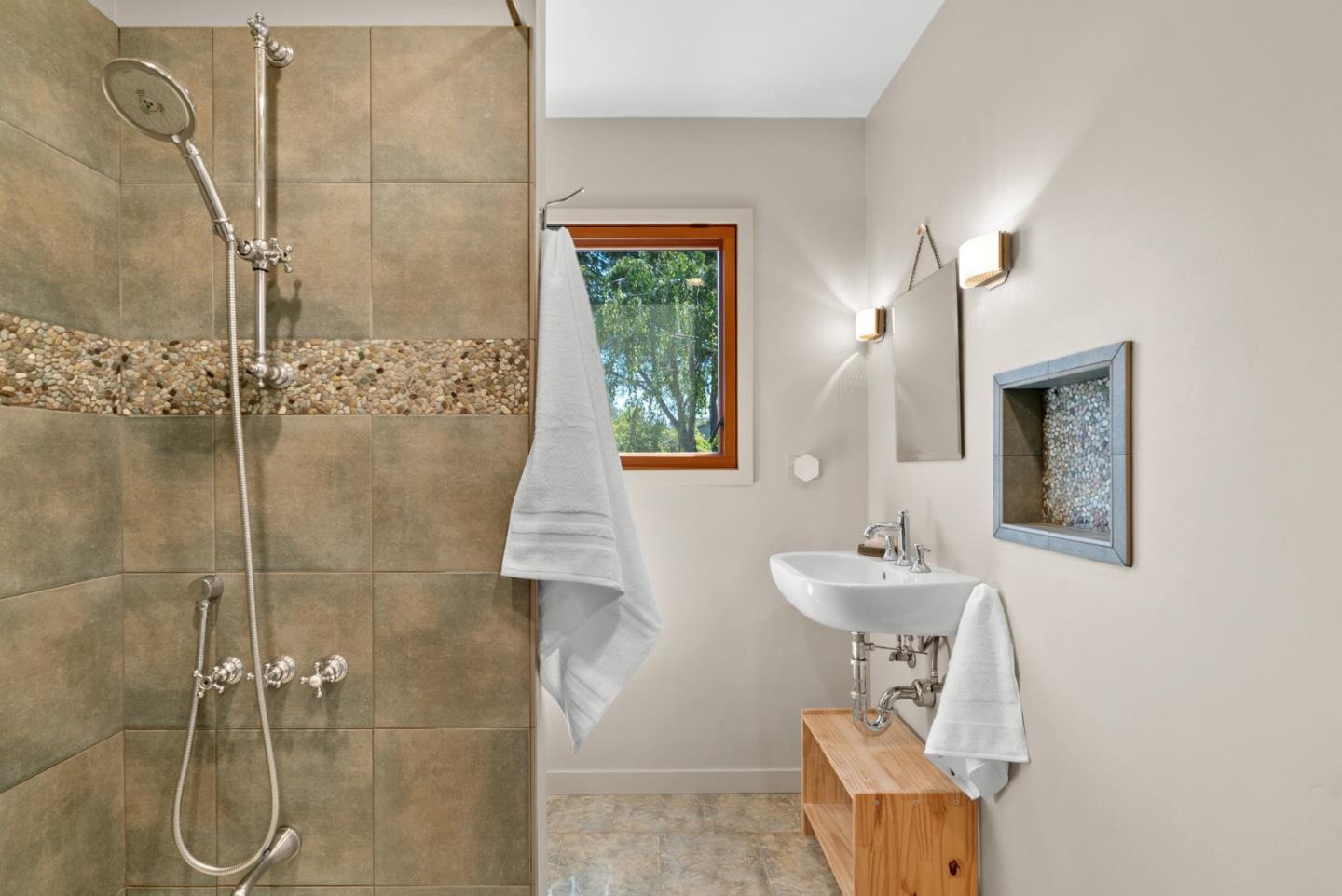 Detail Gallery Image 33 of 91 For 280 Azalea Ln, Santa Cruz,  CA 95060 - 3 Beds | 2/1 Baths