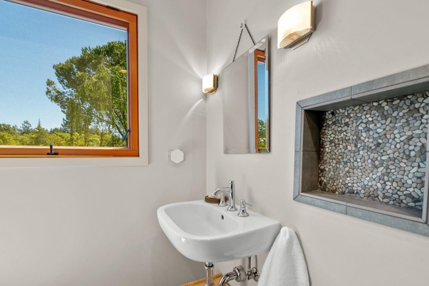 Detail Gallery Image 34 of 91 For 280 Azalea Ln, Santa Cruz,  CA 95060 - 3 Beds | 2/1 Baths