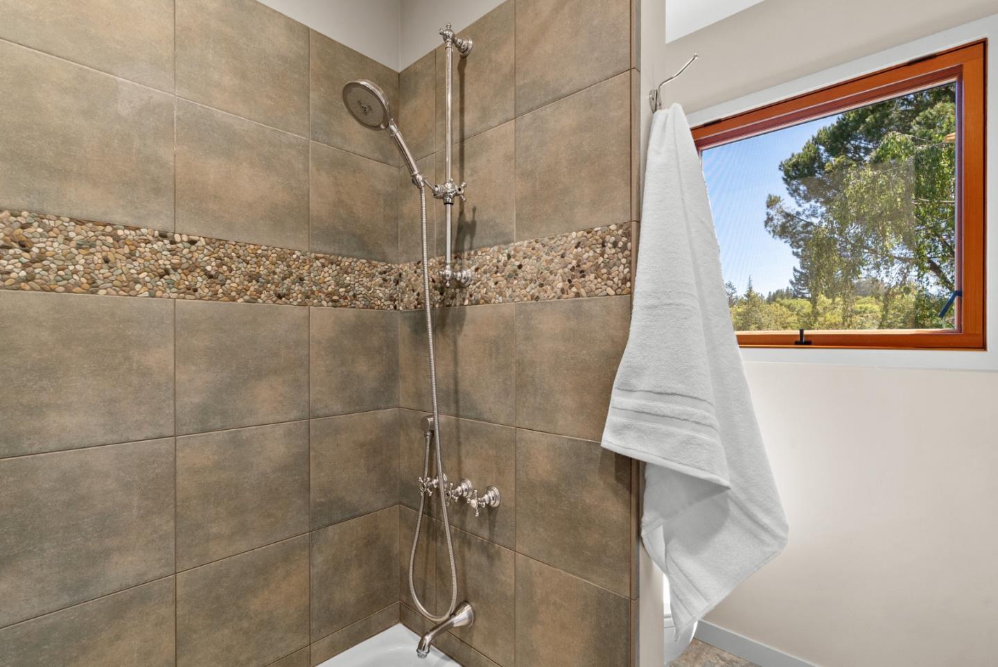 Detail Gallery Image 35 of 91 For 280 Azalea Ln, Santa Cruz,  CA 95060 - 3 Beds | 2/1 Baths