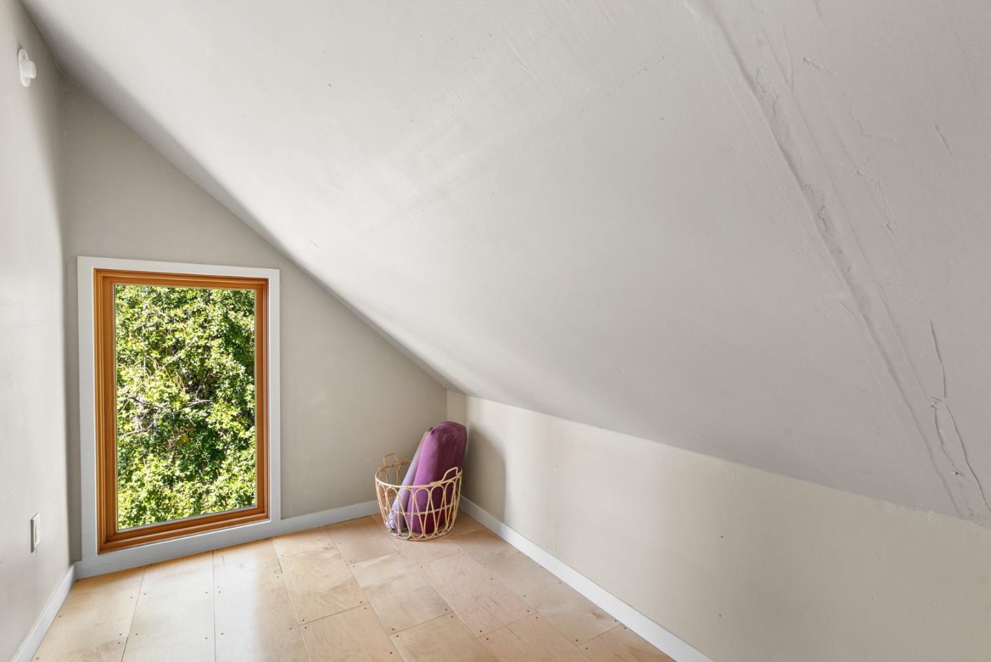 Detail Gallery Image 37 of 91 For 280 Azalea Ln, Santa Cruz,  CA 95060 - 3 Beds | 2/1 Baths