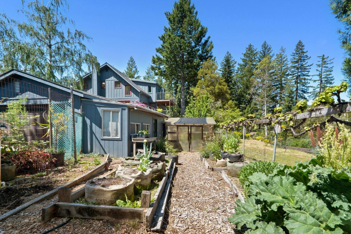 Detail Gallery Image 71 of 91 For 280 Azalea Ln, Santa Cruz,  CA 95060 - 3 Beds | 2/1 Baths