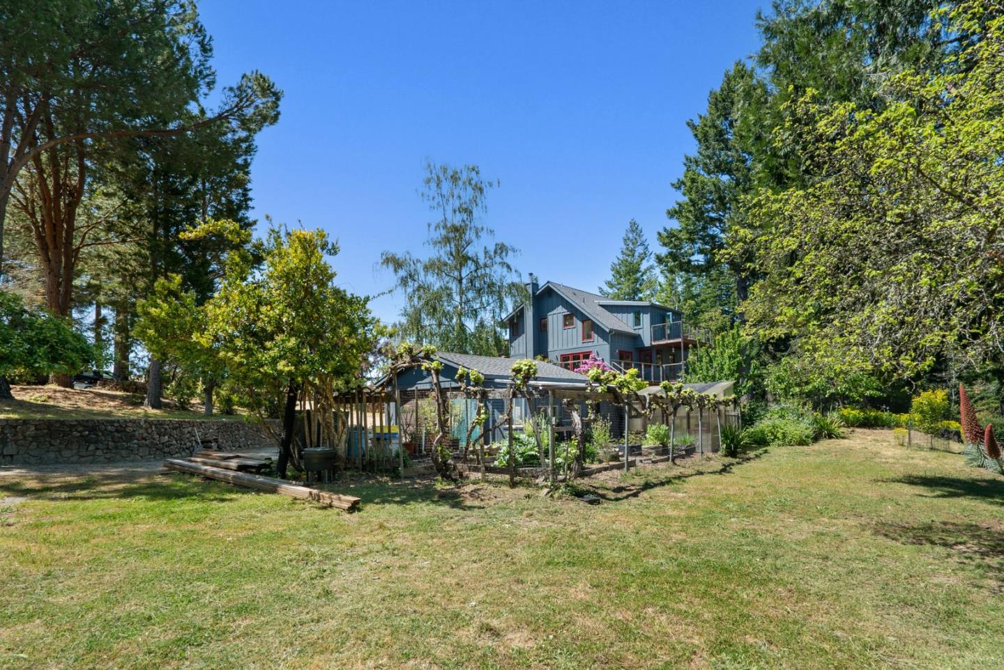 Detail Gallery Image 74 of 91 For 280 Azalea Ln, Santa Cruz,  CA 95060 - 3 Beds | 2/1 Baths