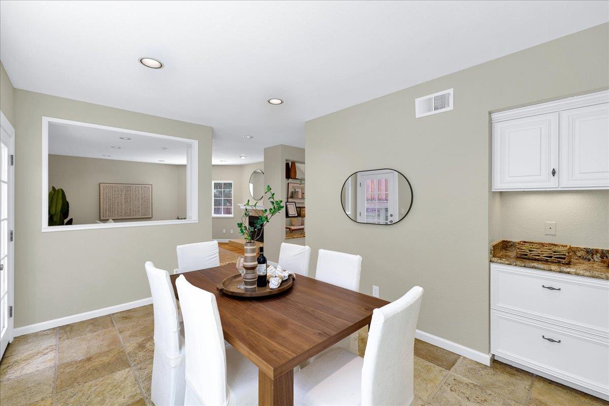 Detail Gallery Image 5 of 37 For 20486 Pierce Rd, Saratoga,  CA 95070 - 3 Beds | 2/1 Baths