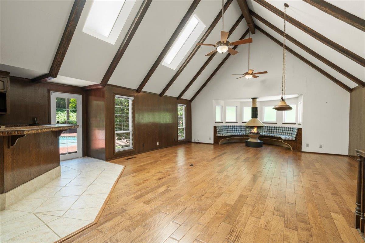 Detail Gallery Image 13 of 43 For 2155 Lilac Ln, Morgan Hill,  CA 95037 - 4 Beds | 2/1 Baths