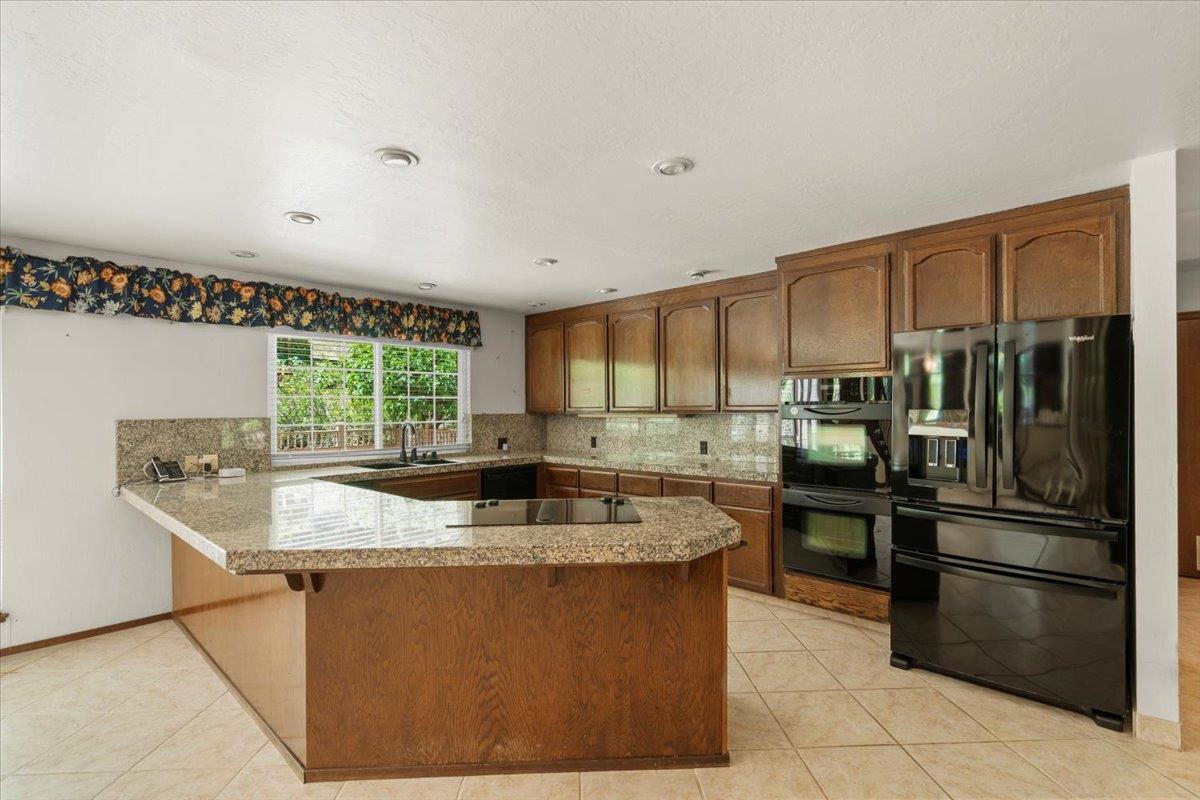 Detail Gallery Image 18 of 43 For 2155 Lilac Ln, Morgan Hill,  CA 95037 - 4 Beds | 2/1 Baths