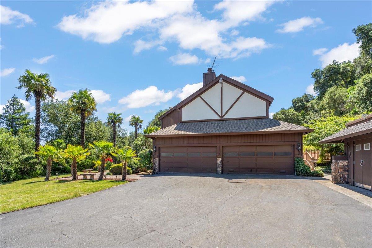 Detail Gallery Image 4 of 43 For 2155 Lilac Ln, Morgan Hill,  CA 95037 - 4 Beds | 2/1 Baths