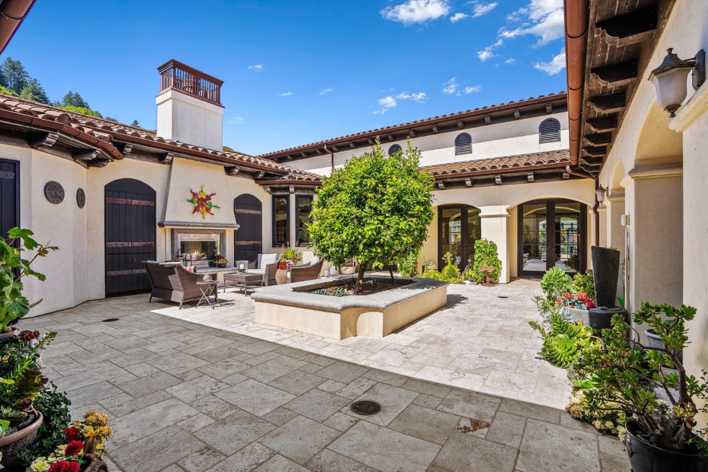 Detail Gallery Image 10 of 107 For 220 Falcon Hl, Santa Cruz,  CA 95065 - 5 Beds | 5/1 Baths