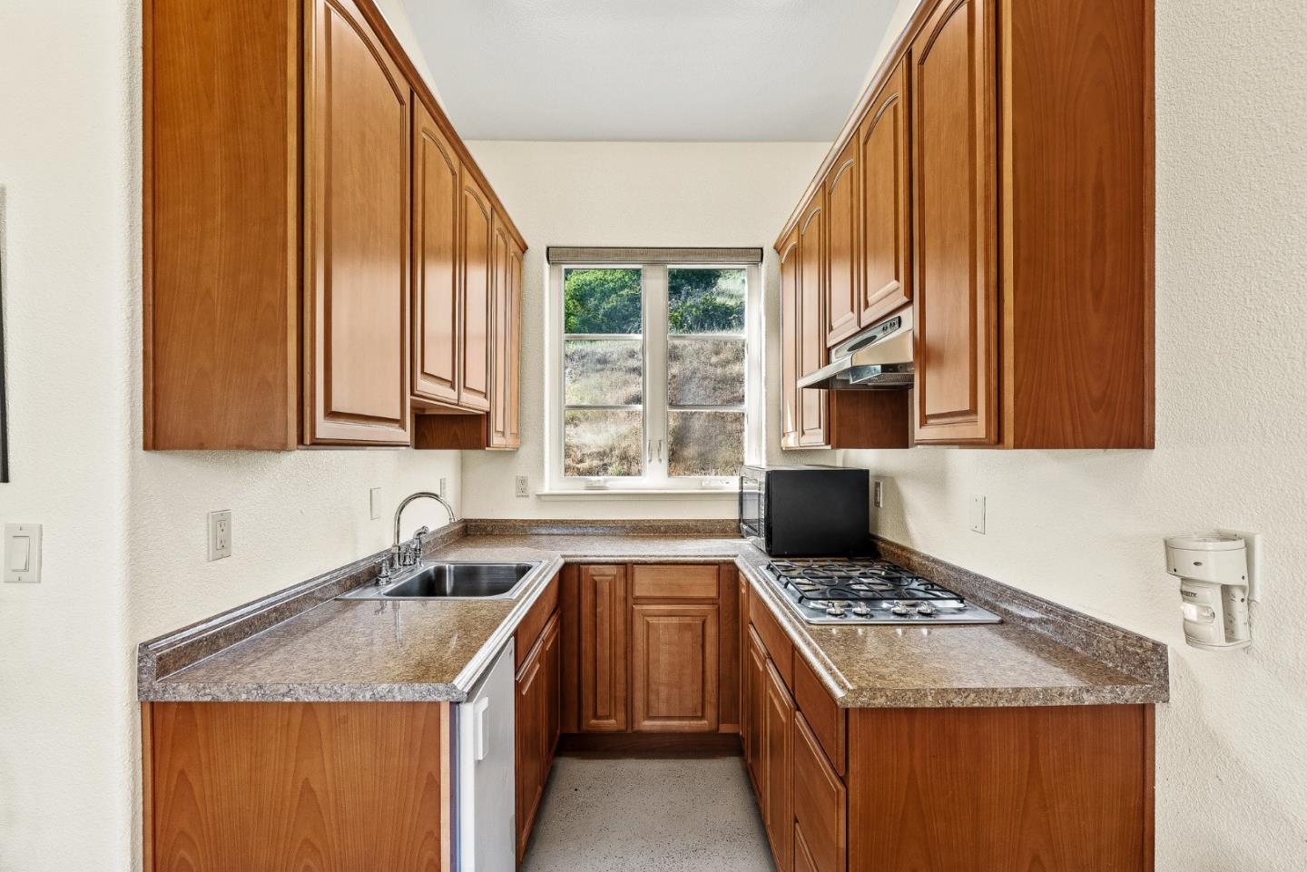 Detail Gallery Image 100 of 107 For 220 Falcon Hl, Santa Cruz,  CA 95065 - 5 Beds | 5/1 Baths