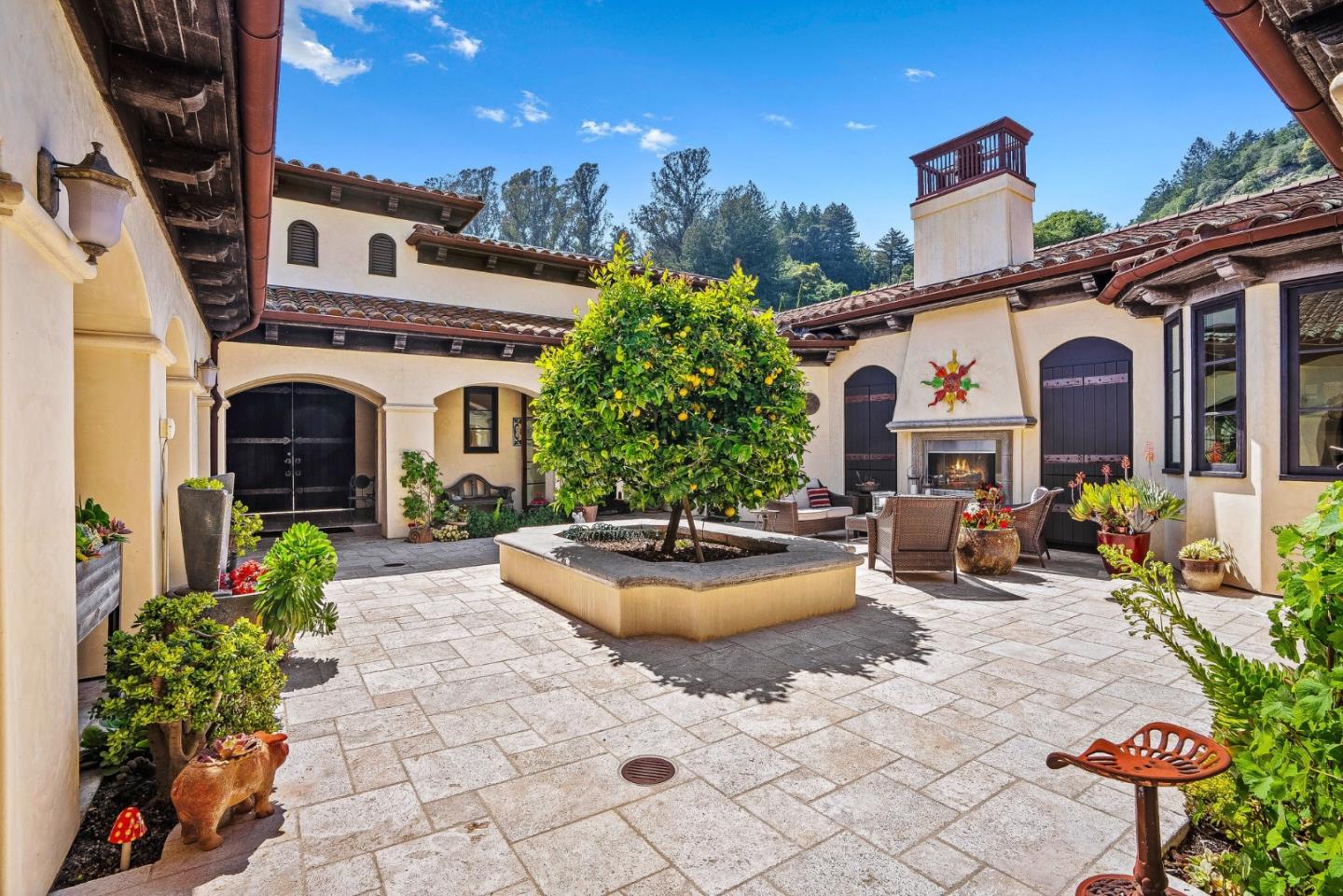 Detail Gallery Image 13 of 107 For 220 Falcon Hl, Santa Cruz,  CA 95065 - 5 Beds | 5/1 Baths