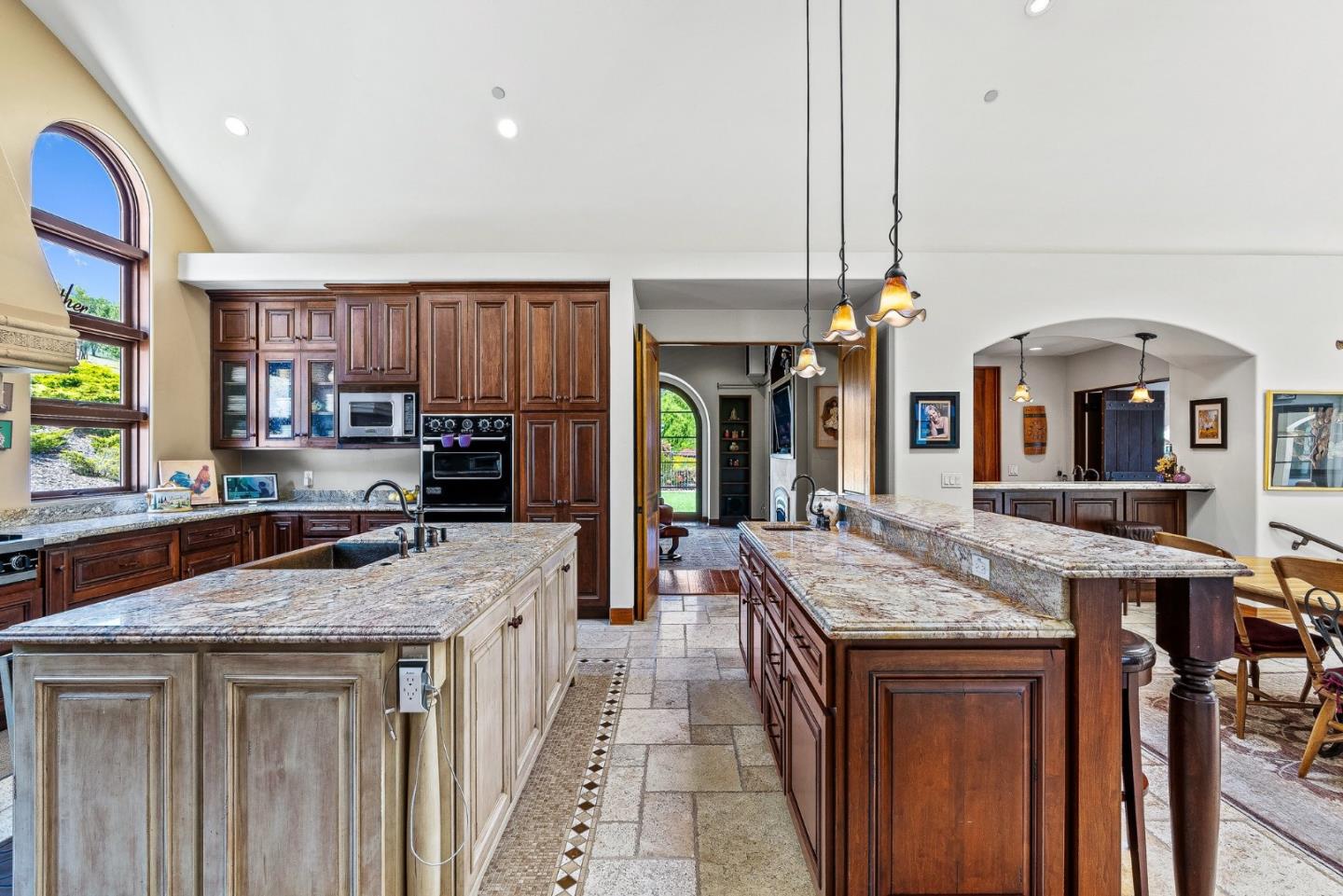 Detail Gallery Image 23 of 107 For 220 Falcon Hl, Santa Cruz,  CA 95065 - 5 Beds | 5/1 Baths
