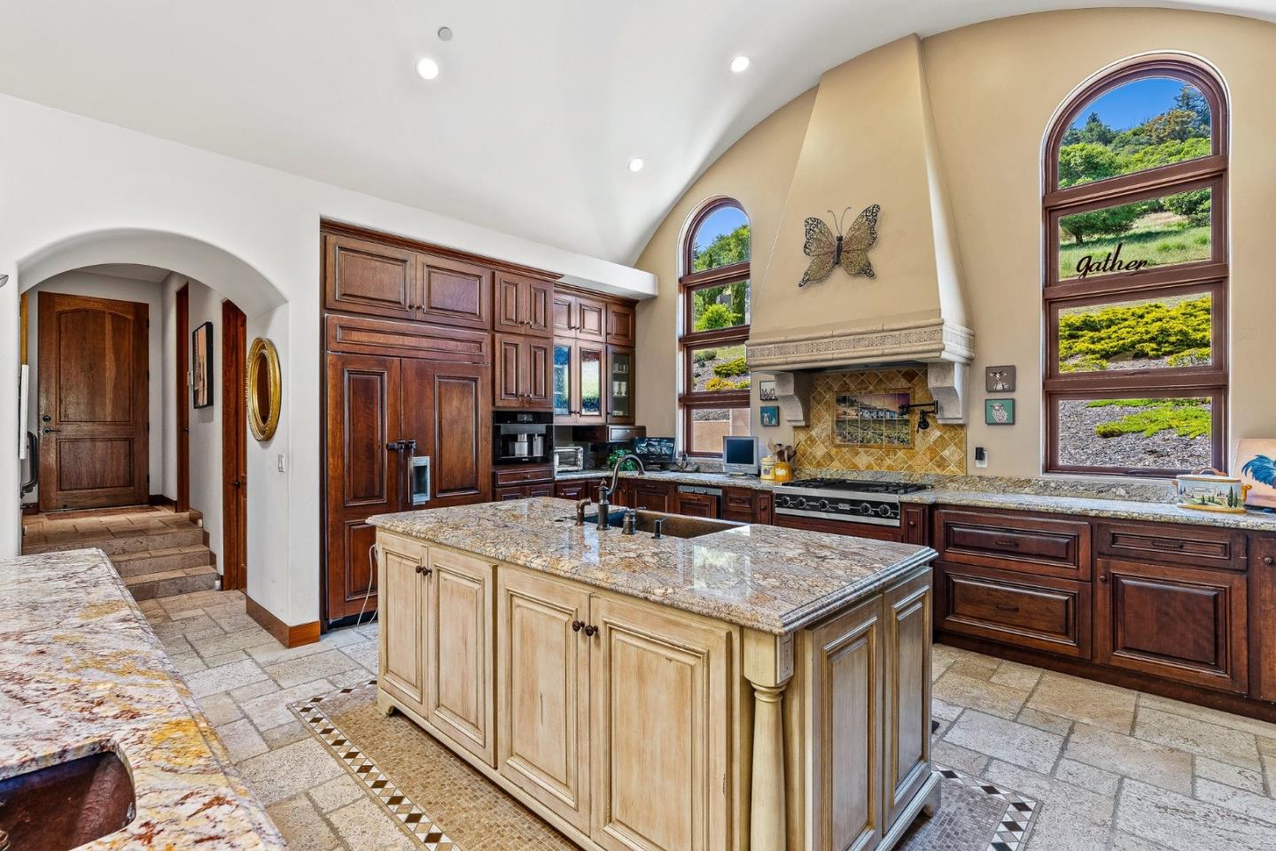 Detail Gallery Image 25 of 107 For 220 Falcon Hl, Santa Cruz,  CA 95065 - 5 Beds | 5/1 Baths