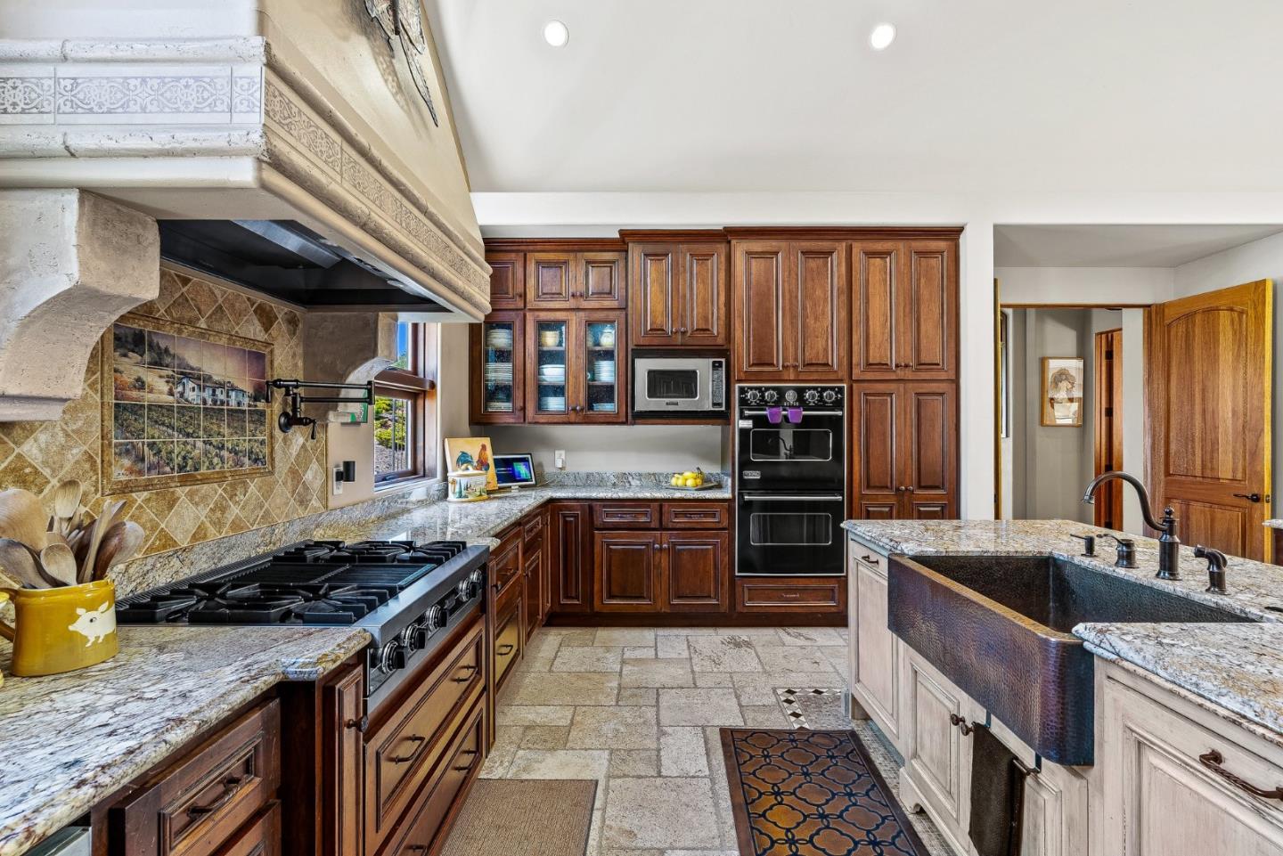 Detail Gallery Image 28 of 107 For 220 Falcon Hl, Santa Cruz,  CA 95065 - 5 Beds | 5/1 Baths
