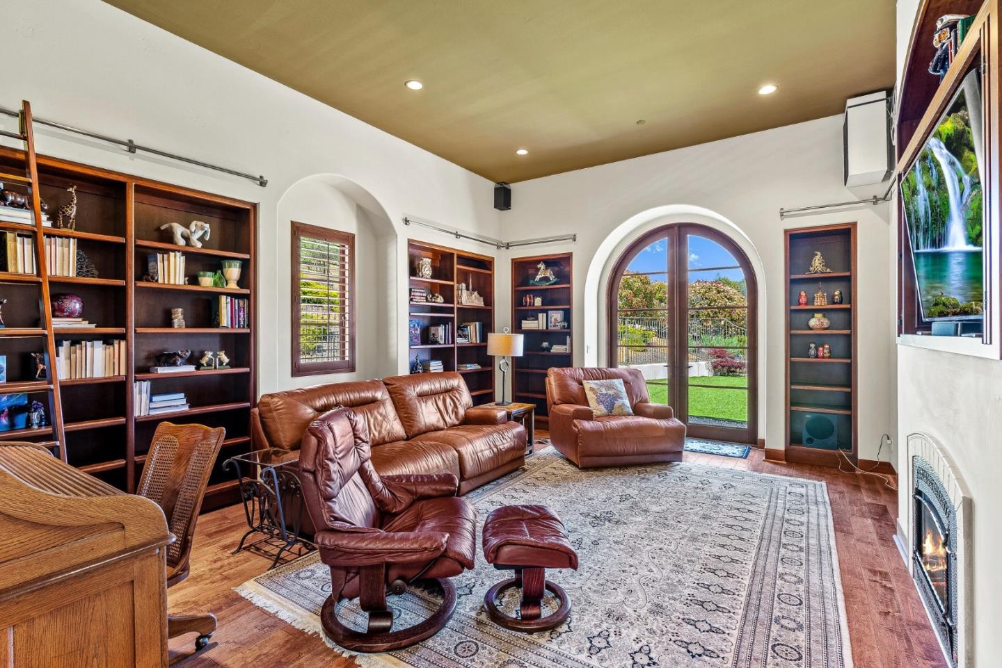 Detail Gallery Image 35 of 107 For 220 Falcon Hl, Santa Cruz,  CA 95065 - 5 Beds | 5/1 Baths