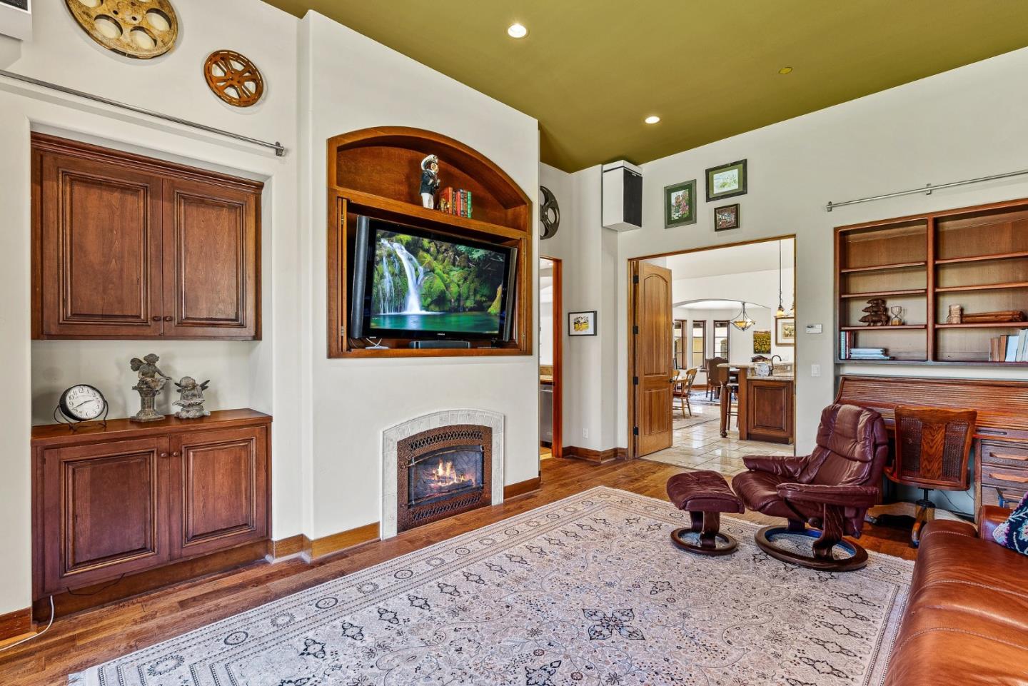 Detail Gallery Image 37 of 107 For 220 Falcon Hl, Santa Cruz,  CA 95065 - 5 Beds | 5/1 Baths