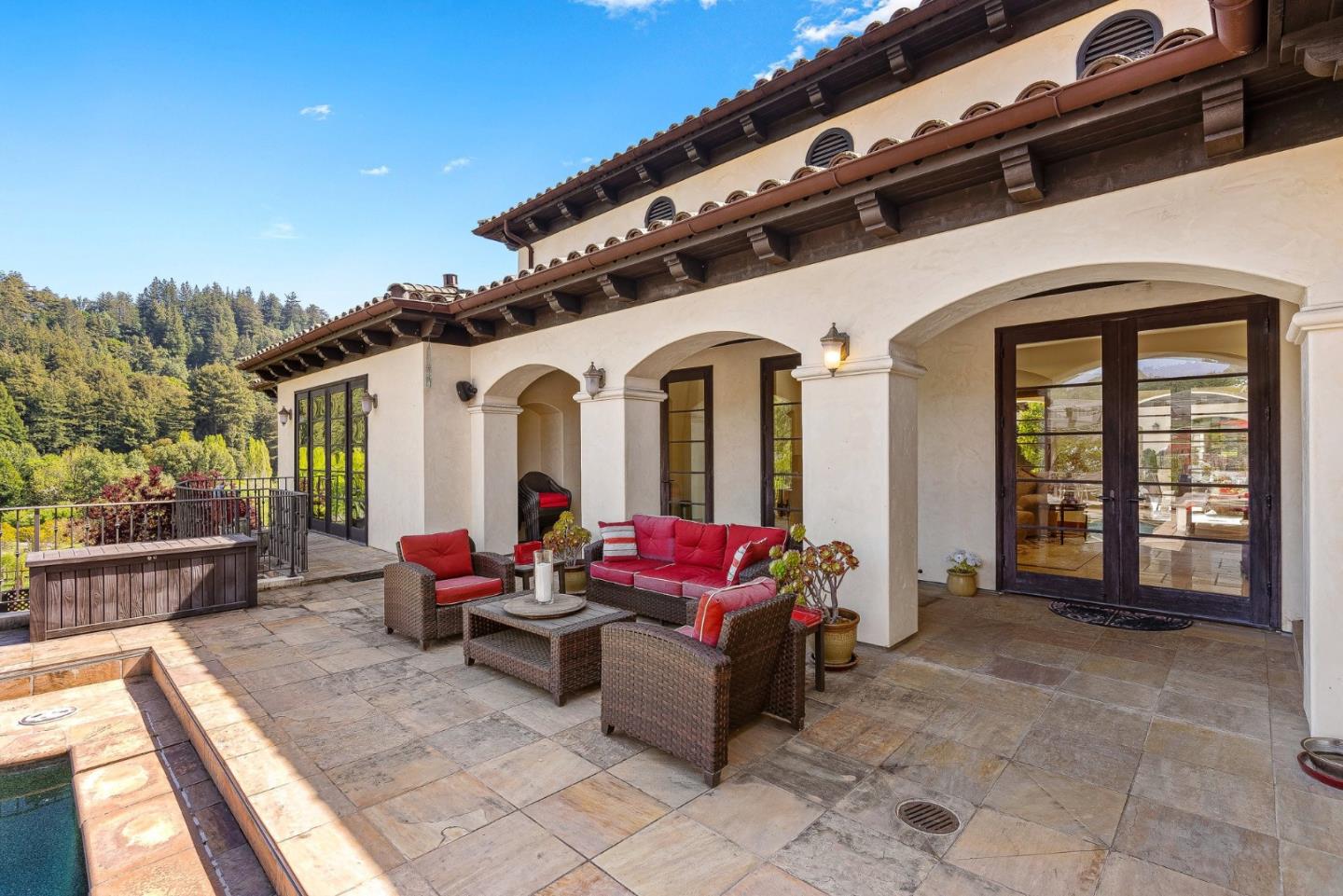 Detail Gallery Image 76 of 107 For 220 Falcon Hl, Santa Cruz,  CA 95065 - 5 Beds | 5/1 Baths