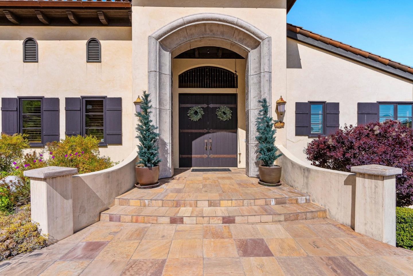 Detail Gallery Image 9 of 107 For 220 Falcon Hl, Santa Cruz,  CA 95065 - 5 Beds | 5/1 Baths
