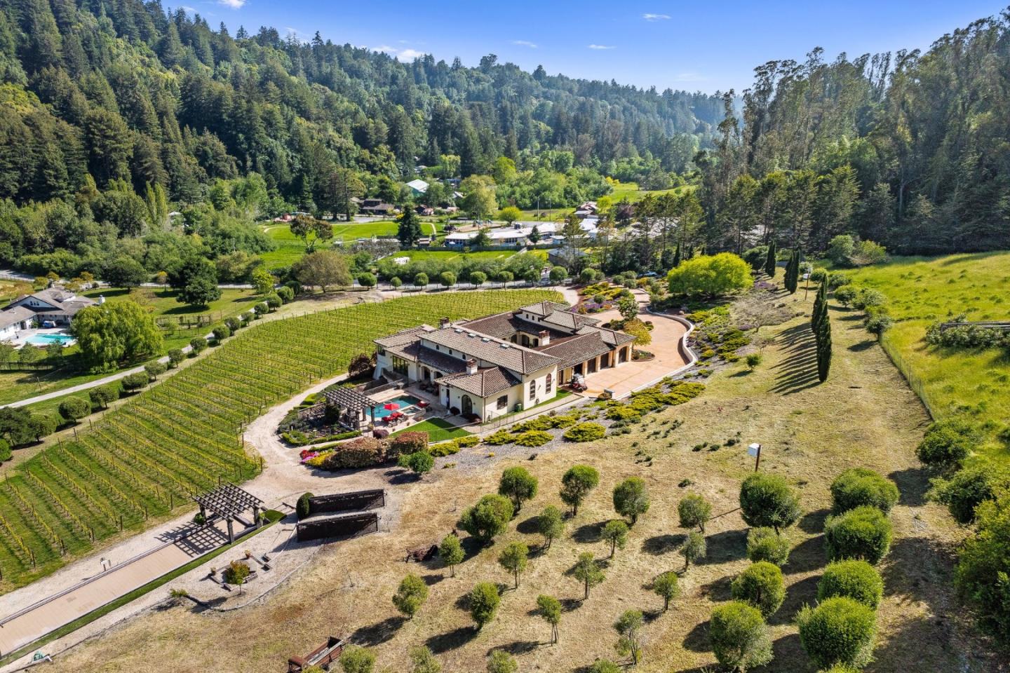 Detail Gallery Image 92 of 107 For 220 Falcon Hl, Santa Cruz,  CA 95065 - 5 Beds | 5/1 Baths
