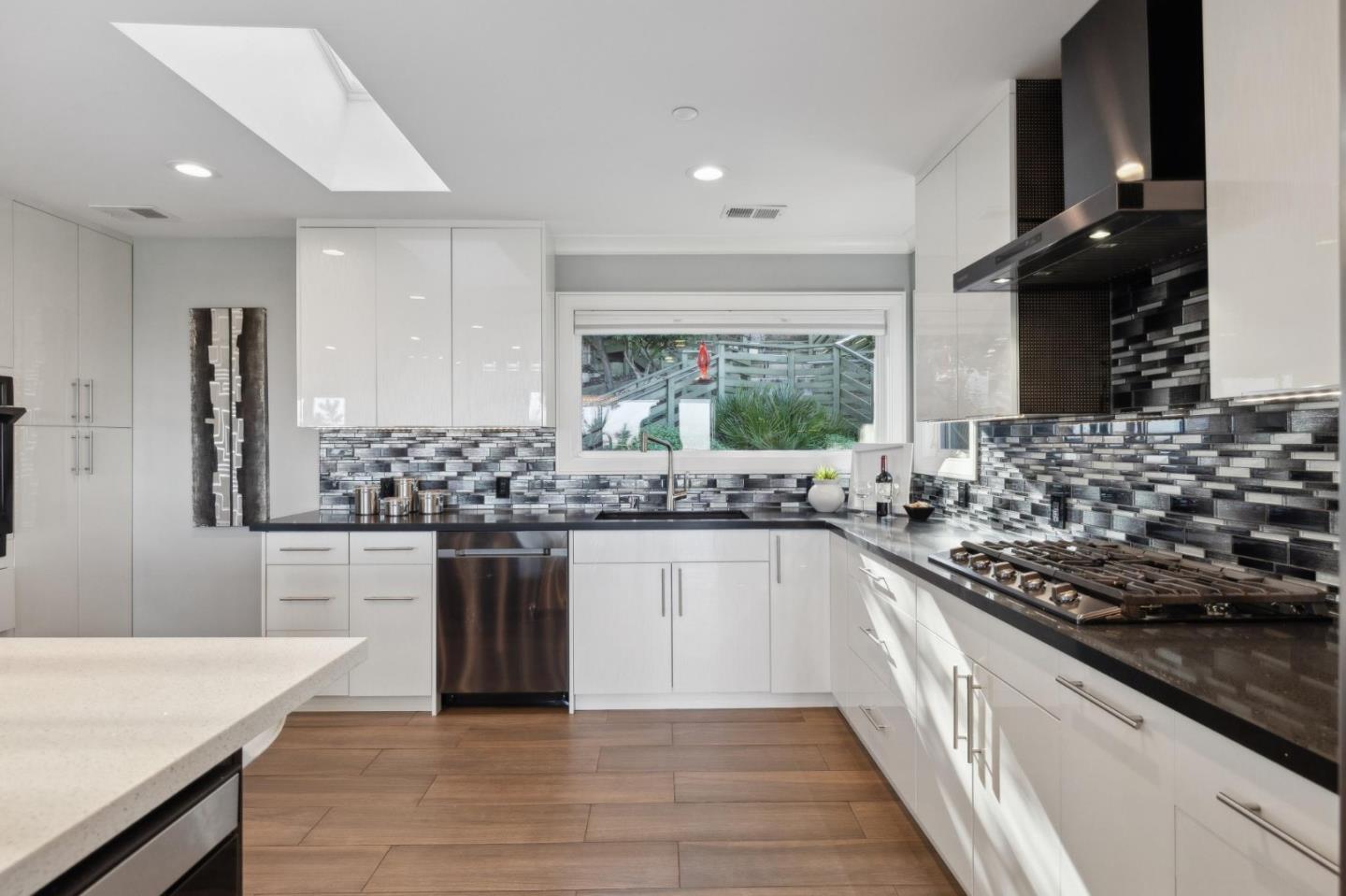 Detail Gallery Image 18 of 90 For 560 California Way, Woodside,  CA 94062 - 5 Beds | 6 Baths