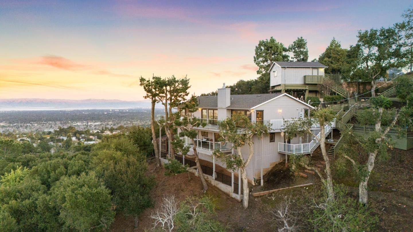 Detail Gallery Image 2 of 90 For 560 California Way, Woodside,  CA 94062 - 5 Beds | 6 Baths