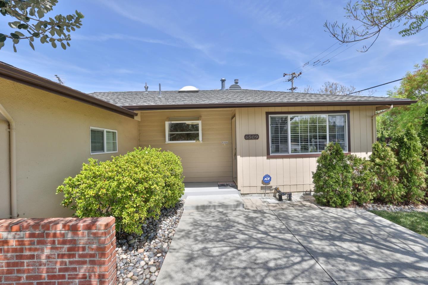 Detail Gallery Image 3 of 21 For 6509 Devonshire Dr, San Jose,  CA 95129 - 3 Beds | 2 Baths