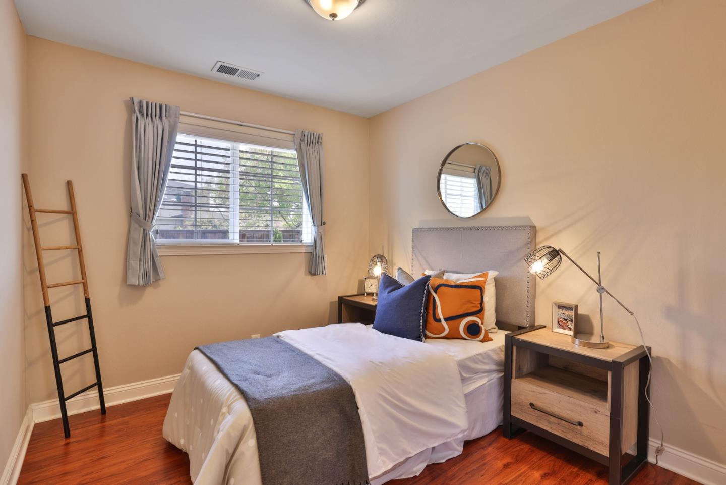 Detail Gallery Image 9 of 21 For 6509 Devonshire Dr, San Jose,  CA 95129 - 3 Beds | 2 Baths