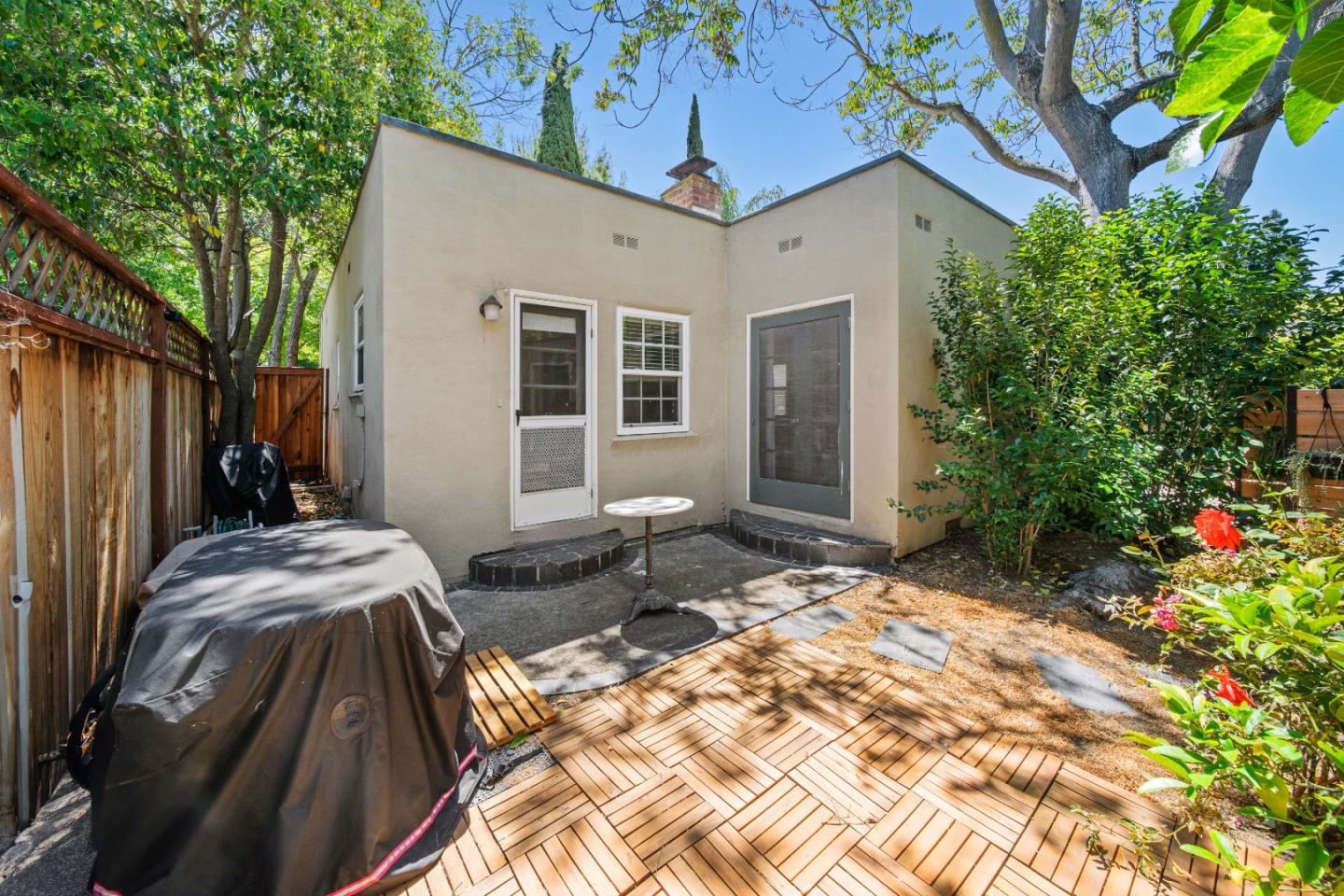 Detail Gallery Image 10 of 39 For 250 Fernando Ave, Palo Alto,  CA 94306 - – Beds | – Baths