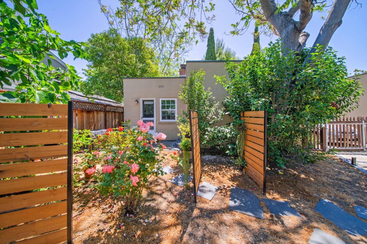 Detail Gallery Image 11 of 39 For 250 Fernando Ave, Palo Alto,  CA 94306 - – Beds | – Baths