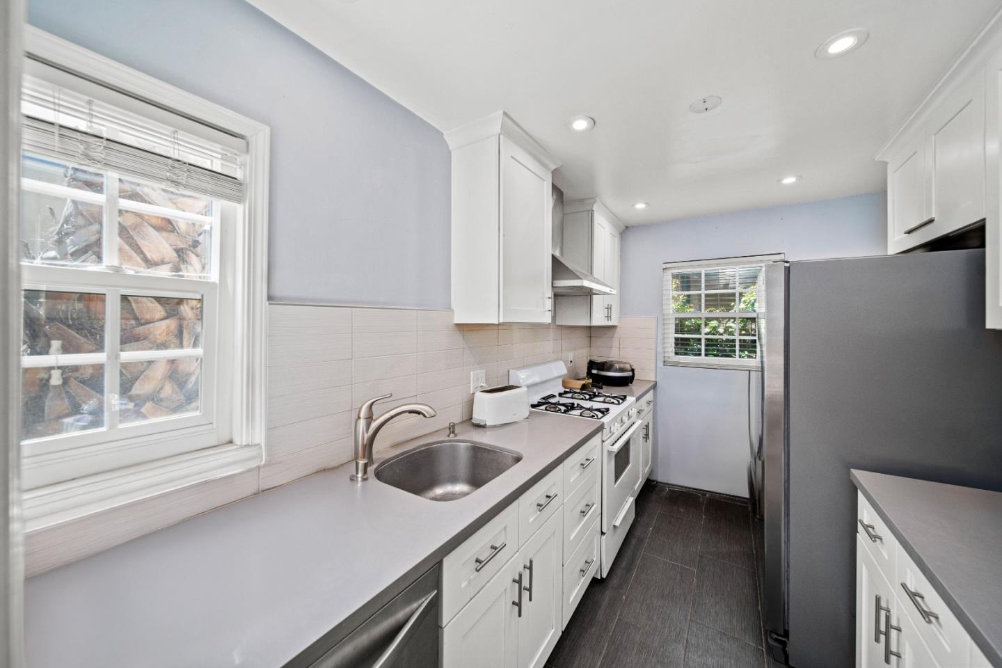 Detail Gallery Image 16 of 39 For 250 Fernando Ave, Palo Alto,  CA 94306 - – Beds | – Baths