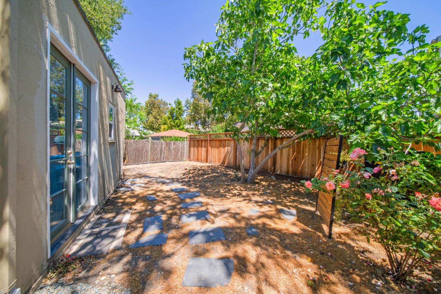 Detail Gallery Image 22 of 39 For 250 Fernando Ave, Palo Alto,  CA 94306 - – Beds | – Baths