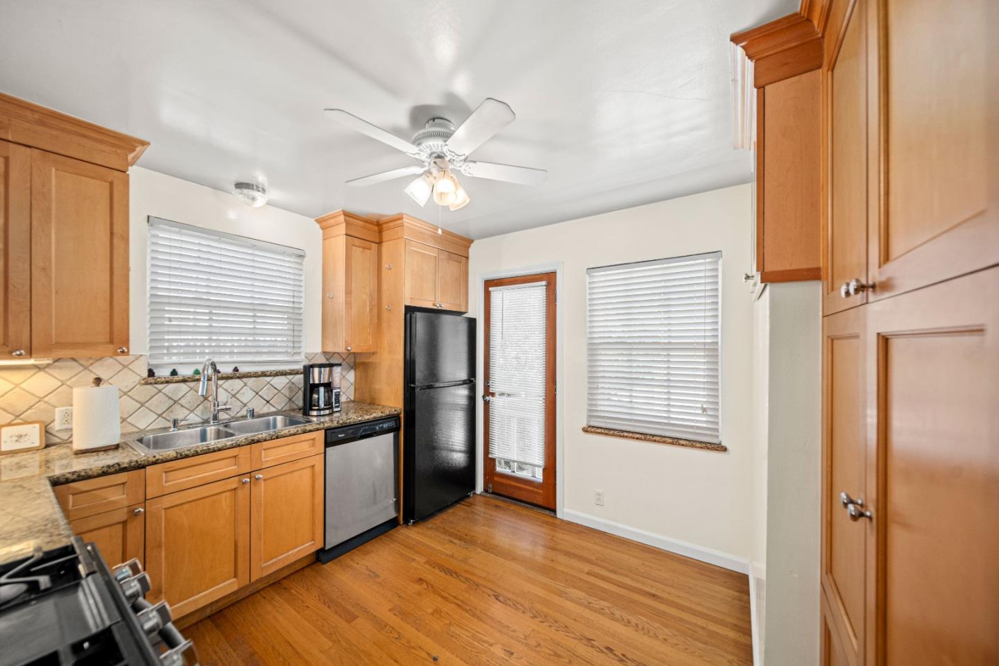 Detail Gallery Image 30 of 39 For 250 Fernando Ave, Palo Alto,  CA 94306 - – Beds | – Baths