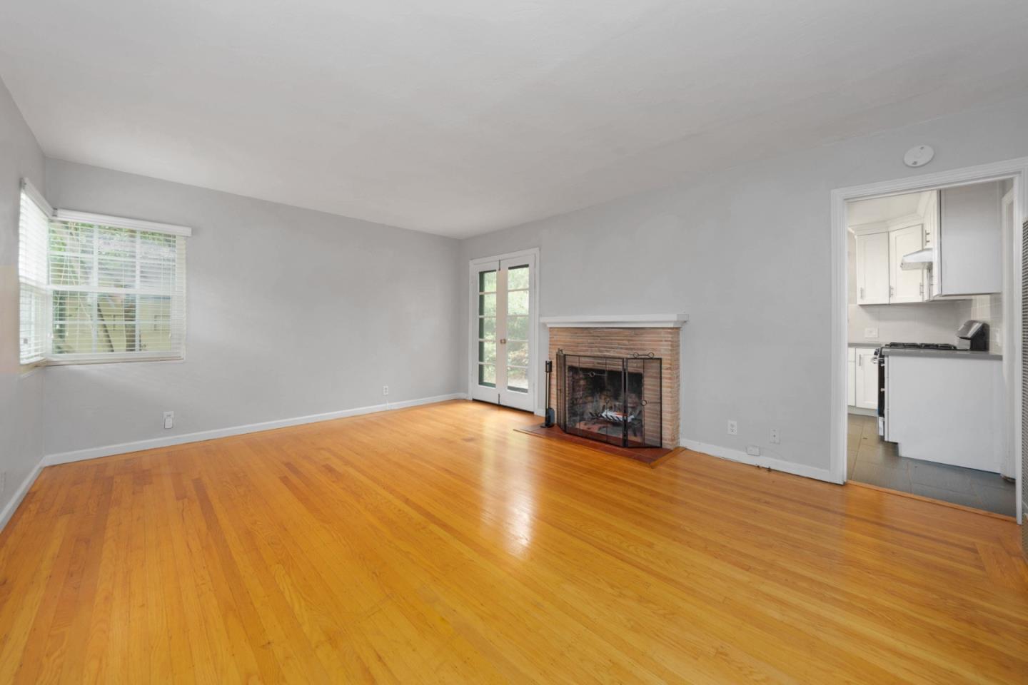 Detail Gallery Image 4 of 39 For 250 Fernando Ave, Palo Alto,  CA 94306 - – Beds | – Baths