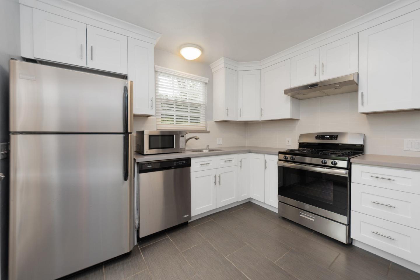 Detail Gallery Image 6 of 39 For 250 Fernando Ave, Palo Alto,  CA 94306 - – Beds | – Baths