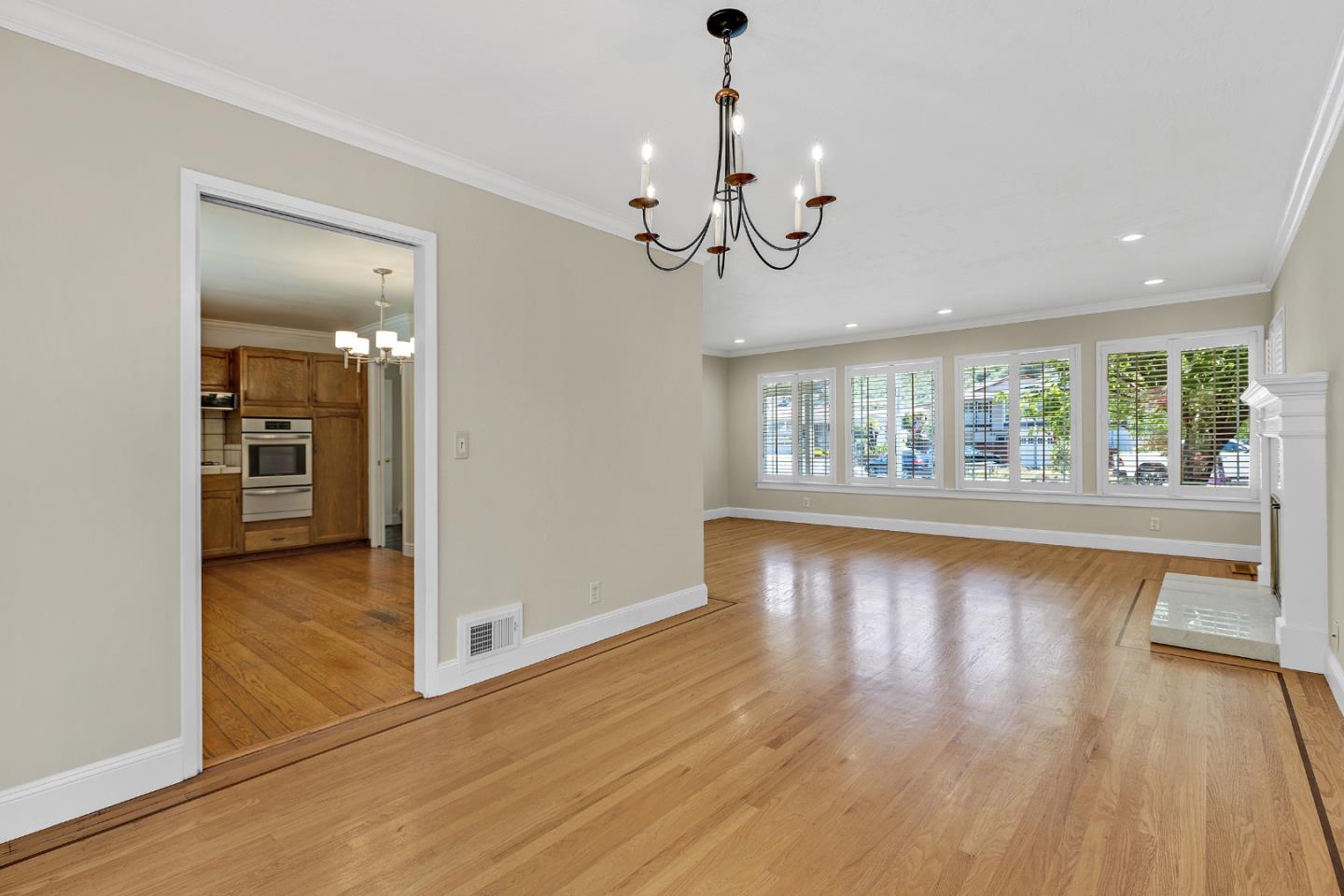 Detail Gallery Image 12 of 51 For 10 Banff Way, Pacifica,  CA 94044 - 4 Beds | 2/1 Baths