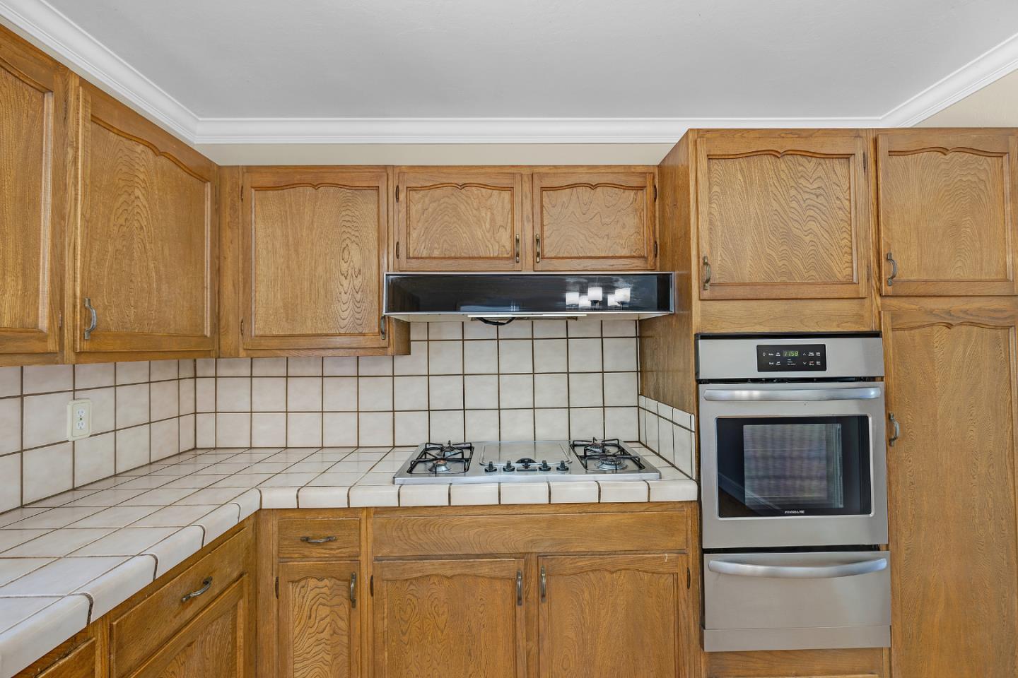 Detail Gallery Image 14 of 51 For 10 Banff Way, Pacifica,  CA 94044 - 4 Beds | 2/1 Baths