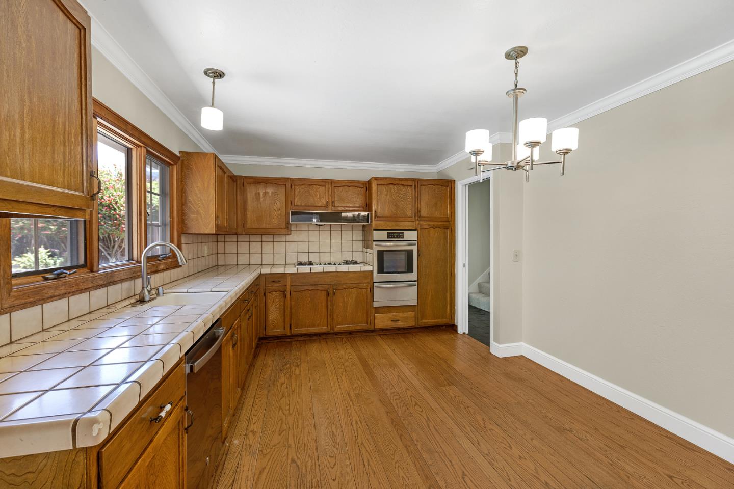 Detail Gallery Image 16 of 51 For 10 Banff Way, Pacifica,  CA 94044 - 4 Beds | 2/1 Baths