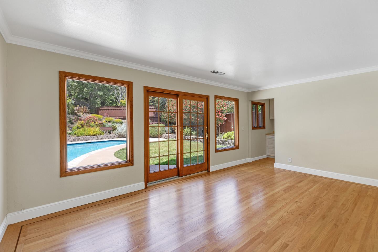 Detail Gallery Image 20 of 51 For 10 Banff Way, Pacifica,  CA 94044 - 4 Beds | 2/1 Baths