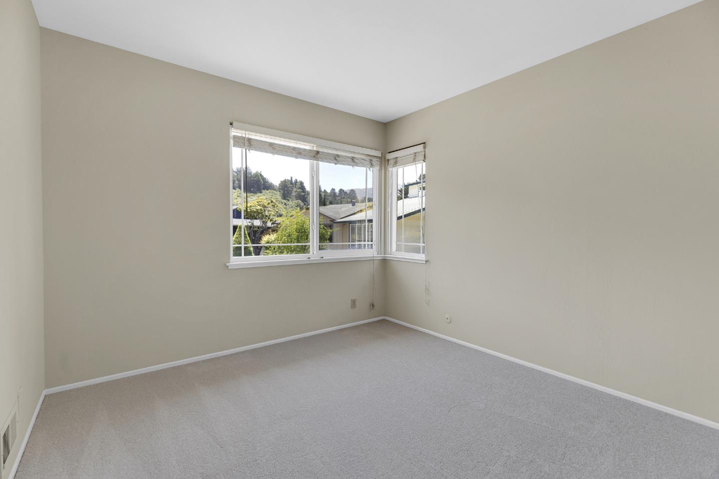 Detail Gallery Image 41 of 51 For 10 Banff Way, Pacifica,  CA 94044 - 4 Beds | 2/1 Baths