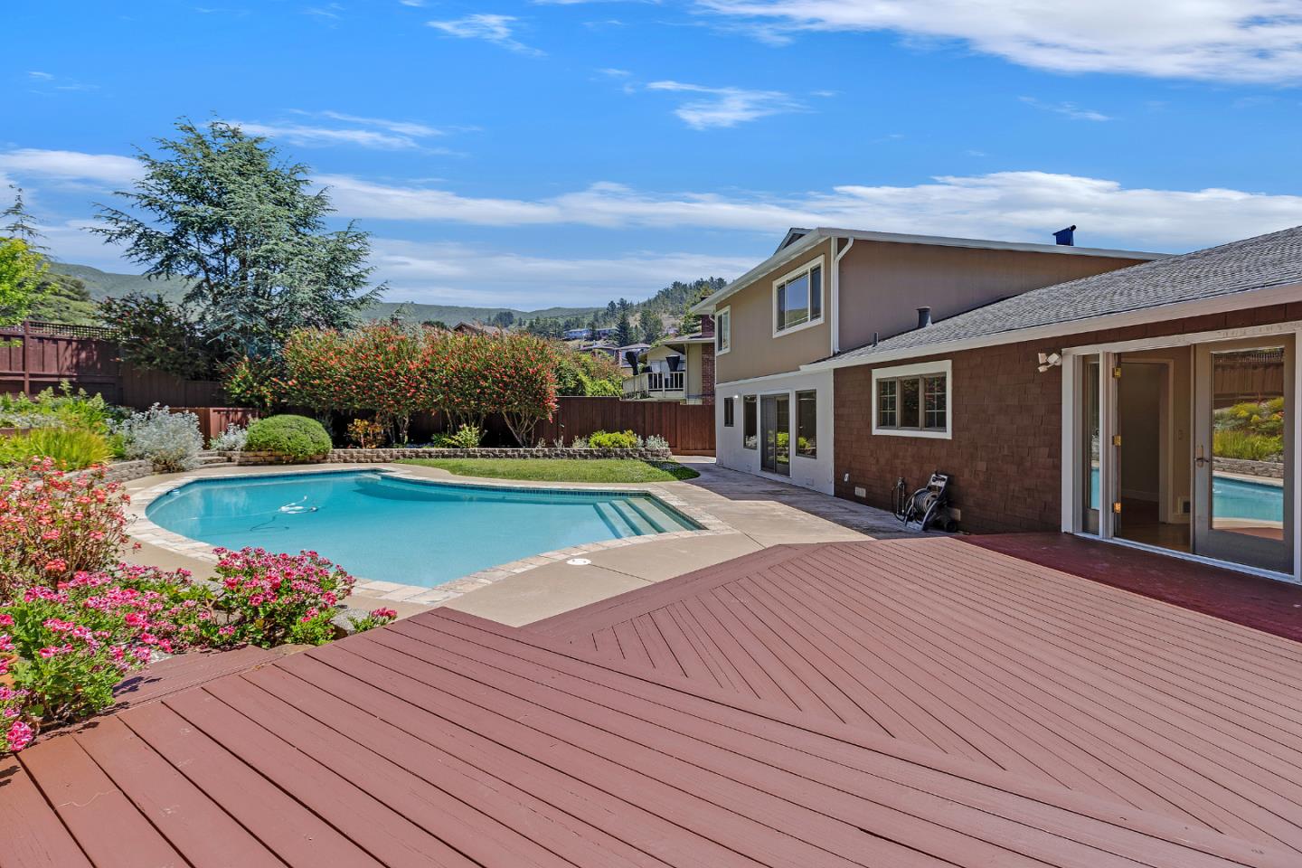 Detail Gallery Image 44 of 51 For 10 Banff Way, Pacifica,  CA 94044 - 4 Beds | 2/1 Baths