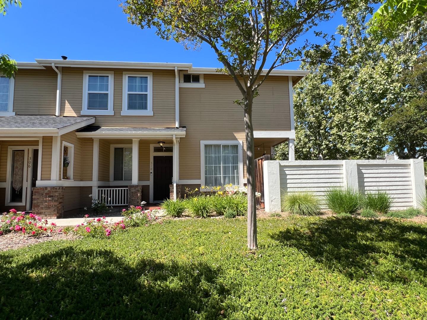 Detail Gallery Image 2 of 17 For 310 Araglin Ct, San Jose,  CA 95136 - 3 Beds | 2/1 Baths