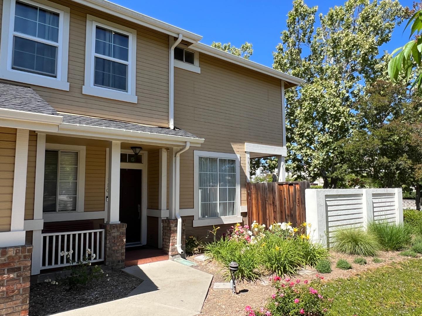 Detail Gallery Image 3 of 17 For 310 Araglin Ct, San Jose,  CA 95136 - 3 Beds | 2/1 Baths