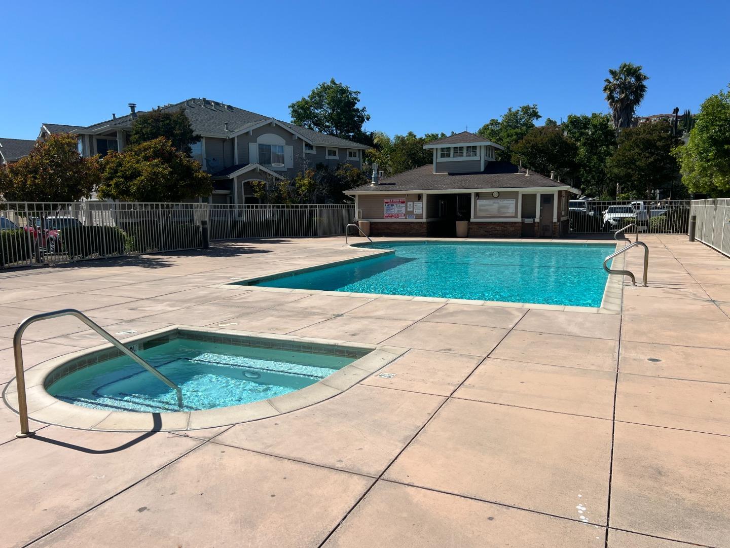 Detail Gallery Image 7 of 17 For 310 Araglin Ct, San Jose,  CA 95136 - 3 Beds | 2/1 Baths