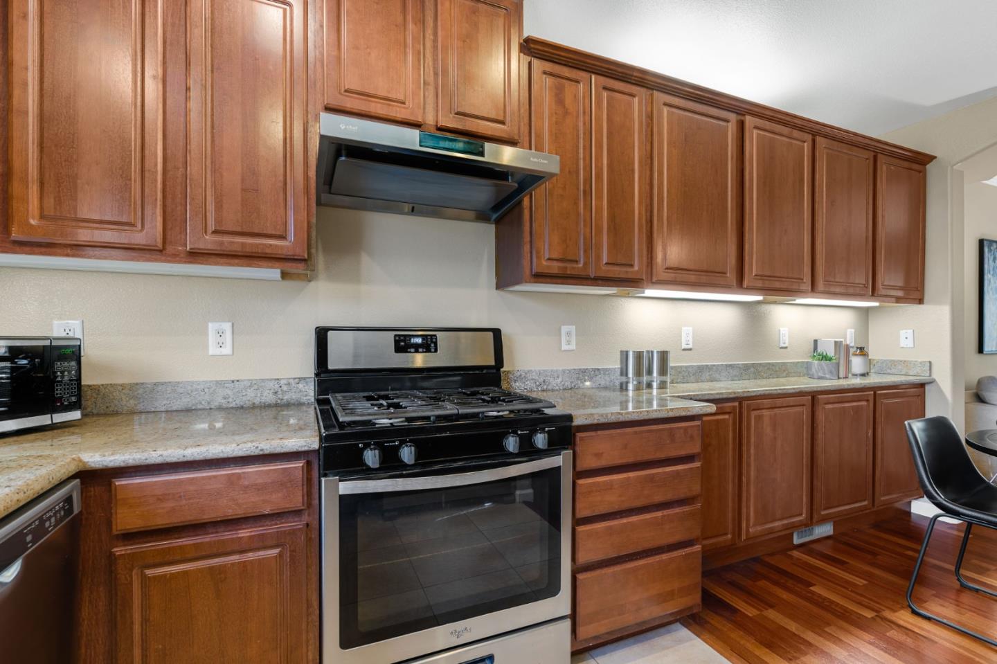Detail Gallery Image 13 of 23 For 1591 Delante Ter, San Jose,  CA 95118 - 2 Beds | 2/1 Baths